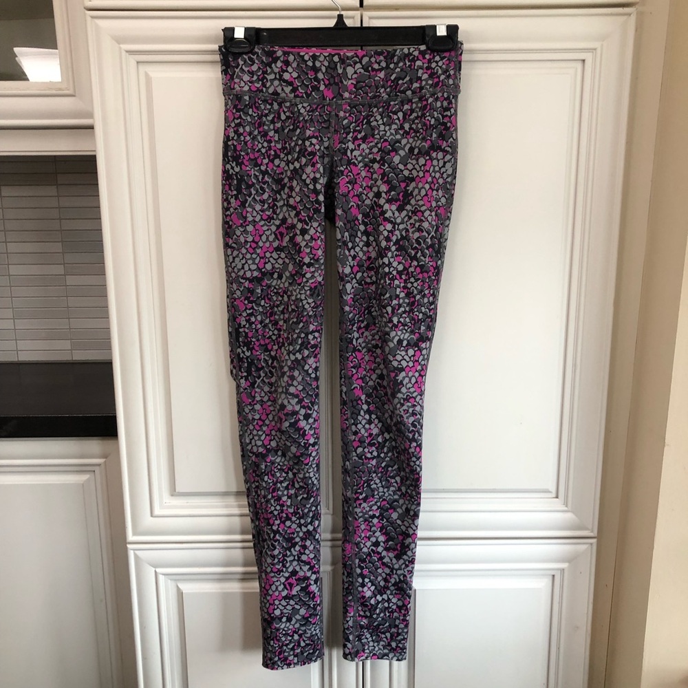 Ivivva by Lululemon girls leggings 🍋
